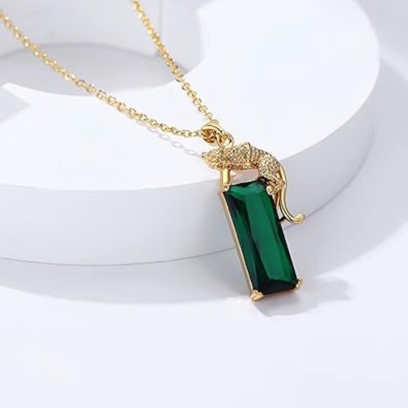 Neiman Marcus 14k Gold Plated Green Crystal Leopard Pendant Necklace - Picture 4 of 5